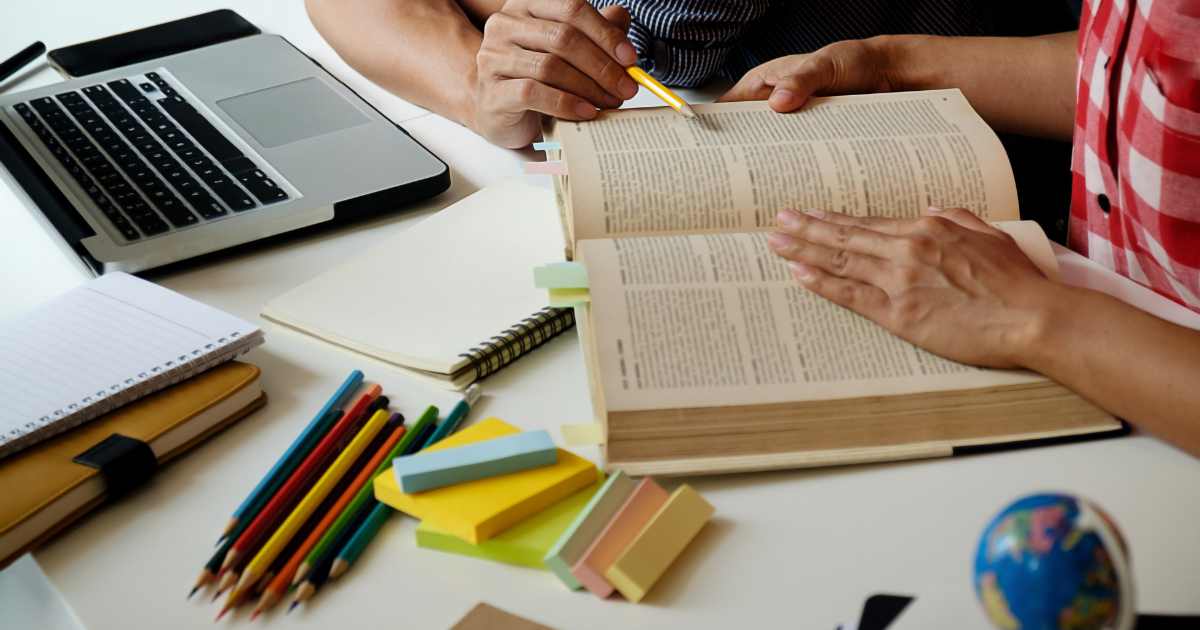 Raíces y alas: quienes han dado forma a la educación costarricense